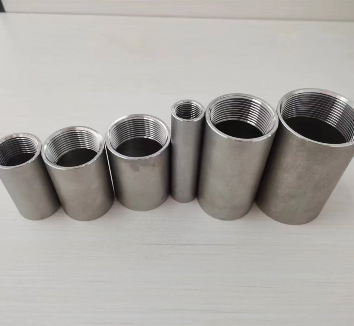 Stainless steel pipe fittings, full thread